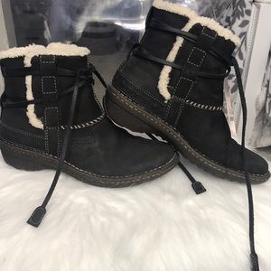 Ugg winter booties with fuzzy inside